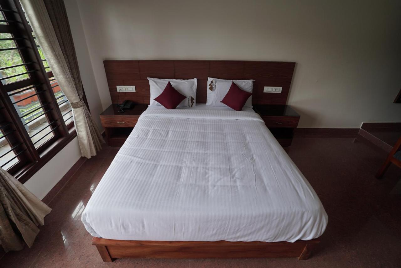 Hotel Coorggavadana Madikeri Esterno foto