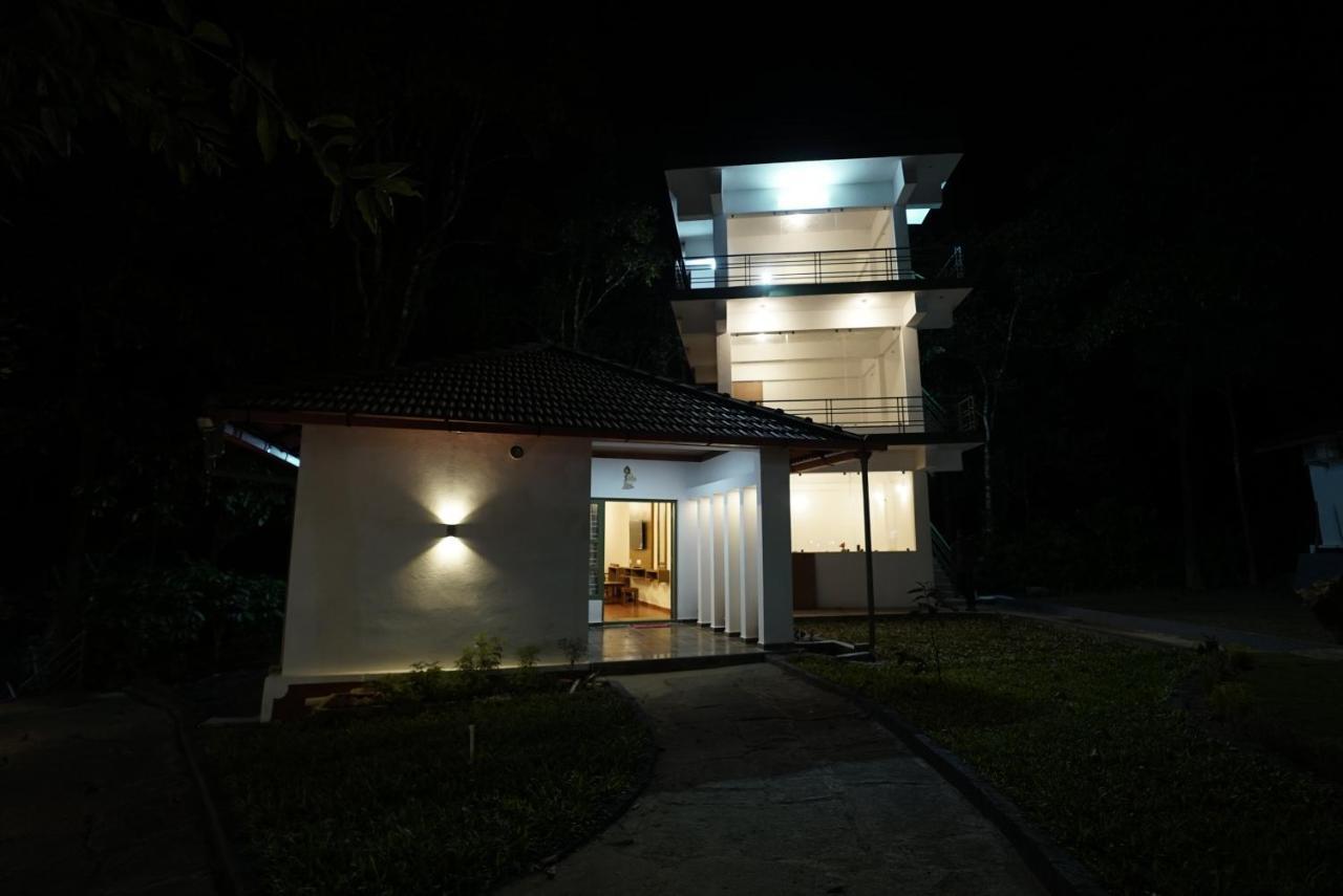 Hotel Coorggavadana Madikeri Esterno foto