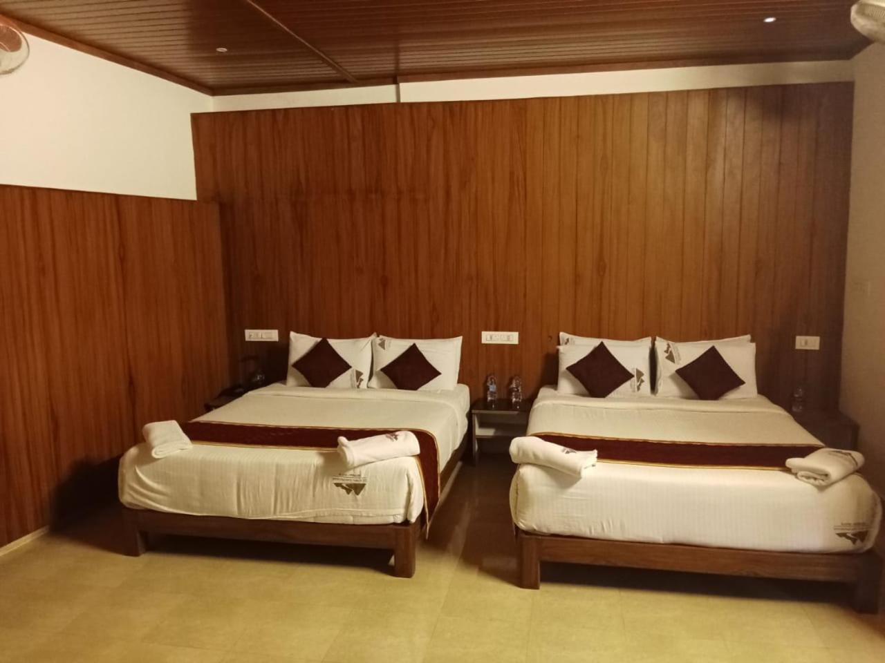 Hotel Coorggavadana Madikeri Esterno foto