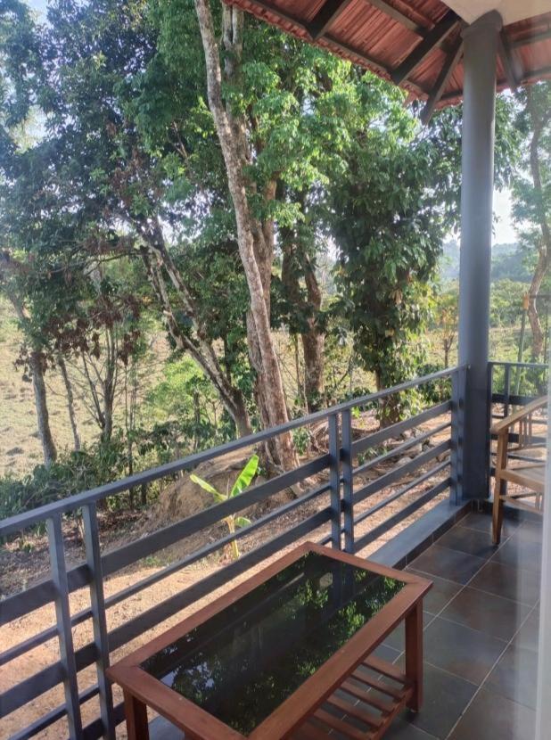 Hotel Coorggavadana Madikeri Esterno foto